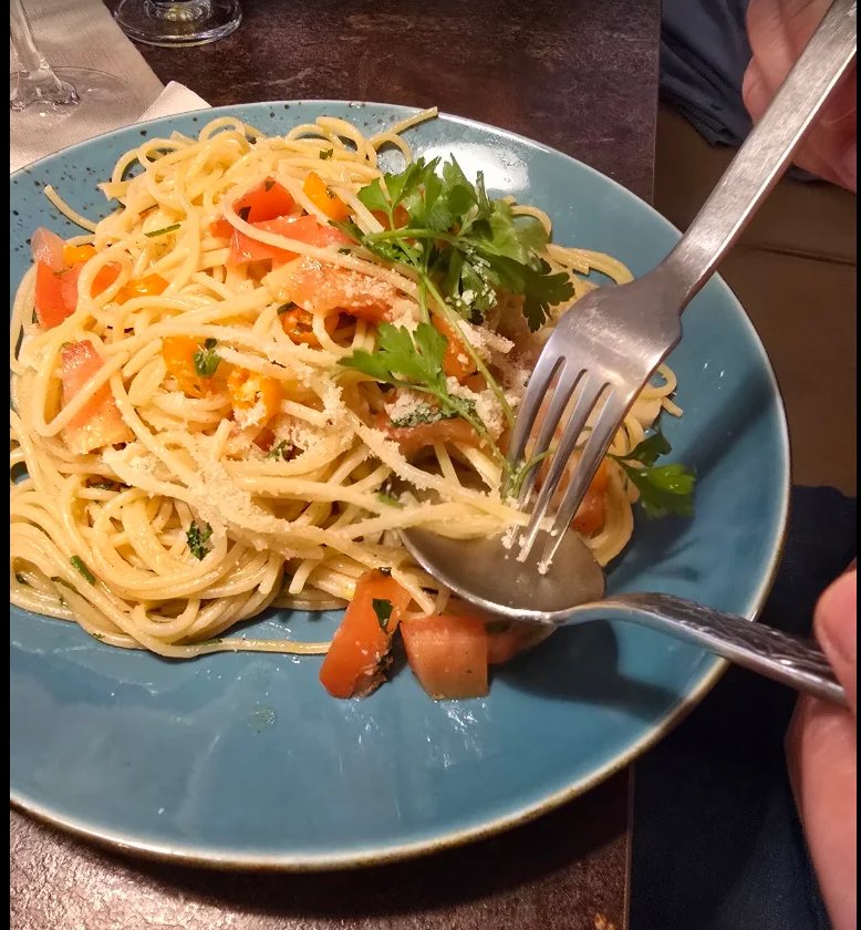 Spaghetti mit Tomaten und Kräutern